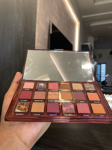 NAUGHTY NUDE CAROLGOSH COSMETICS PALLATE 18 SHADES 🥰